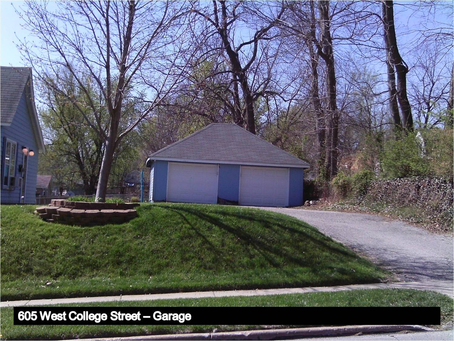 Image of a garage with a hipped roof.