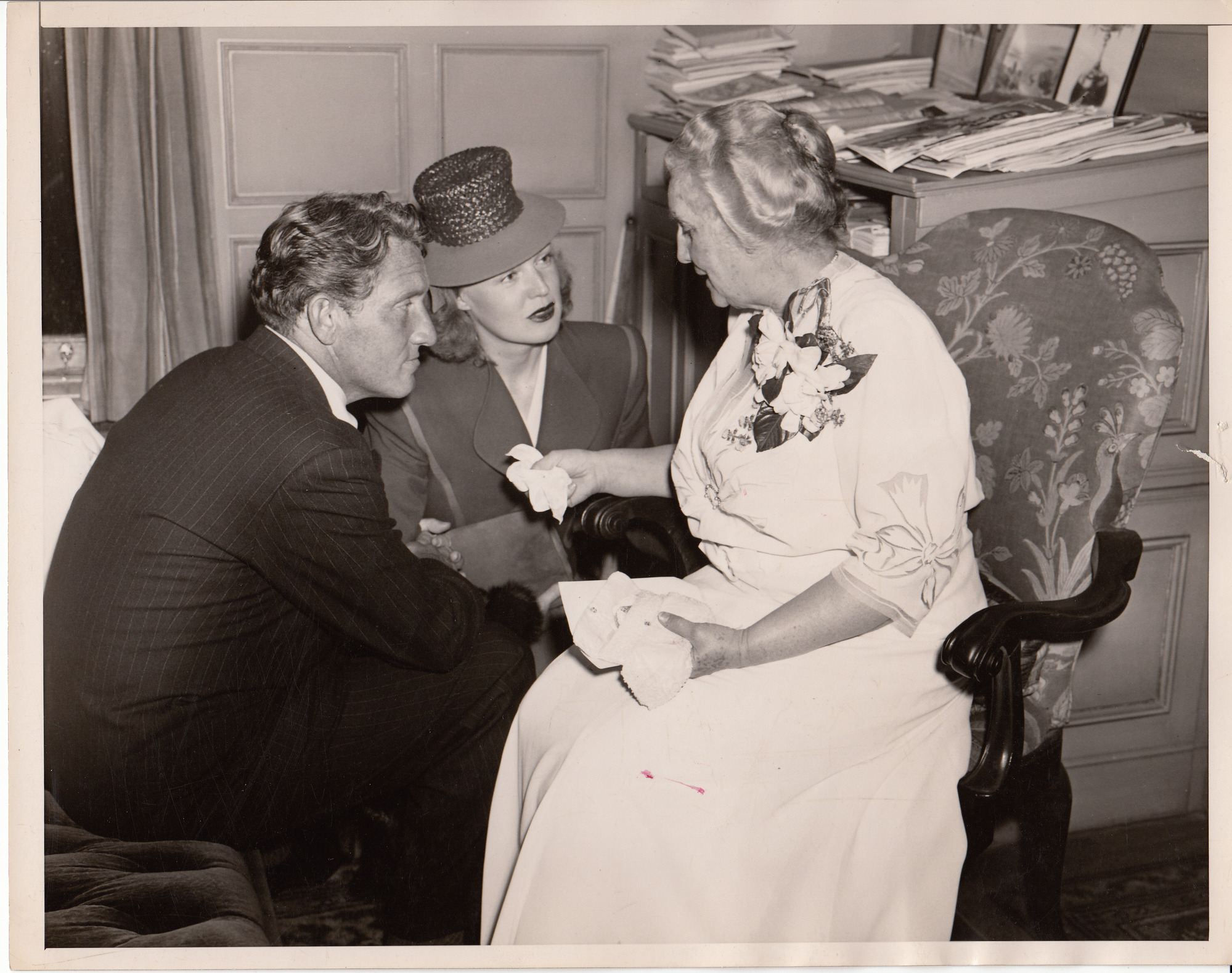 Spencer Tracy, Rita Johnson, and Mina Edison at Glenmont.