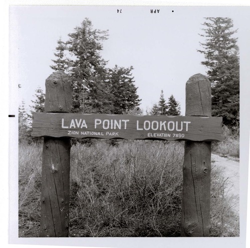 Sign reading 'Lava Point Lookout' in Kolob Canyon.