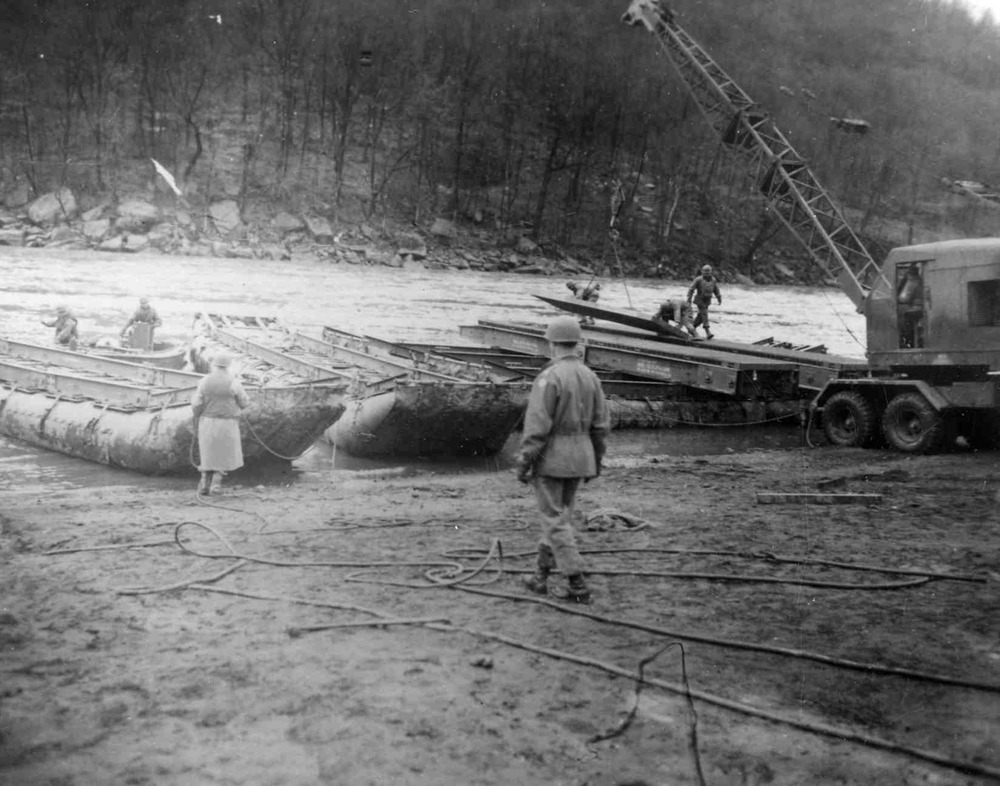 historic photo of soldiers assembling a bridge