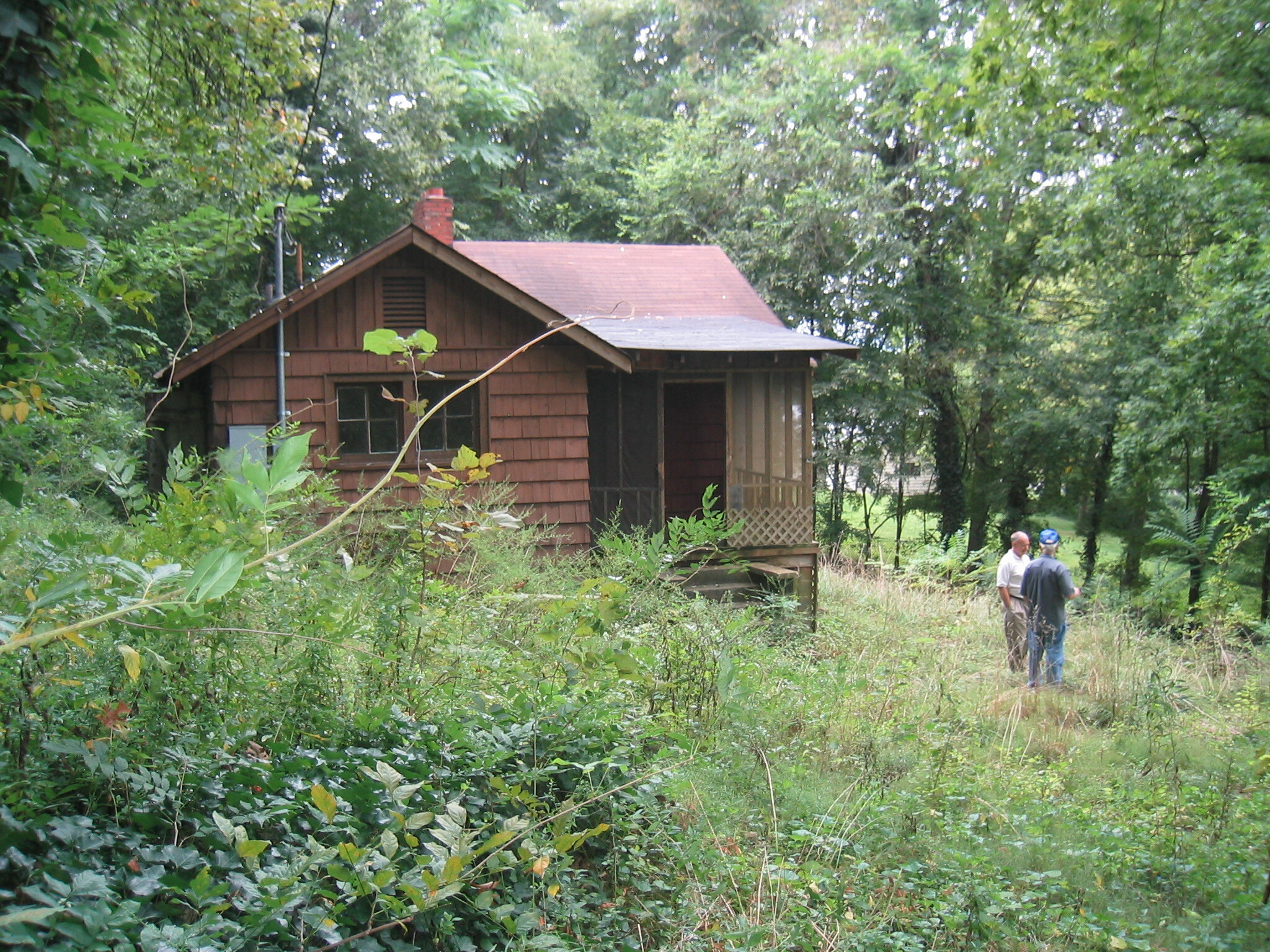 A small house in a wooded area.