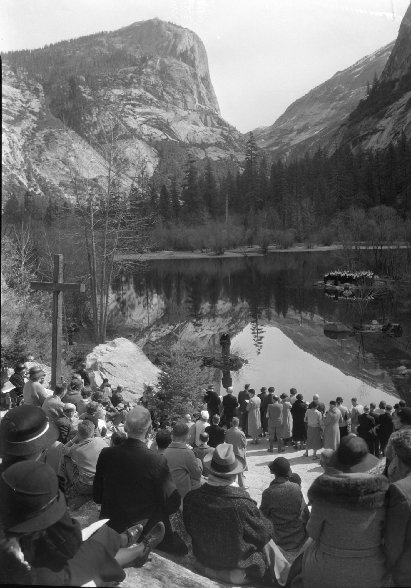 Easter Sunrise Service at Mirror Lake. see also RL_17576 image is very similar to this.
