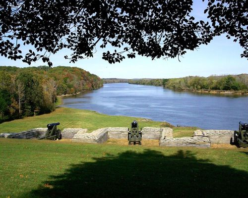 Lower River Battery at Fort Donelson National Battlefield in April 2005