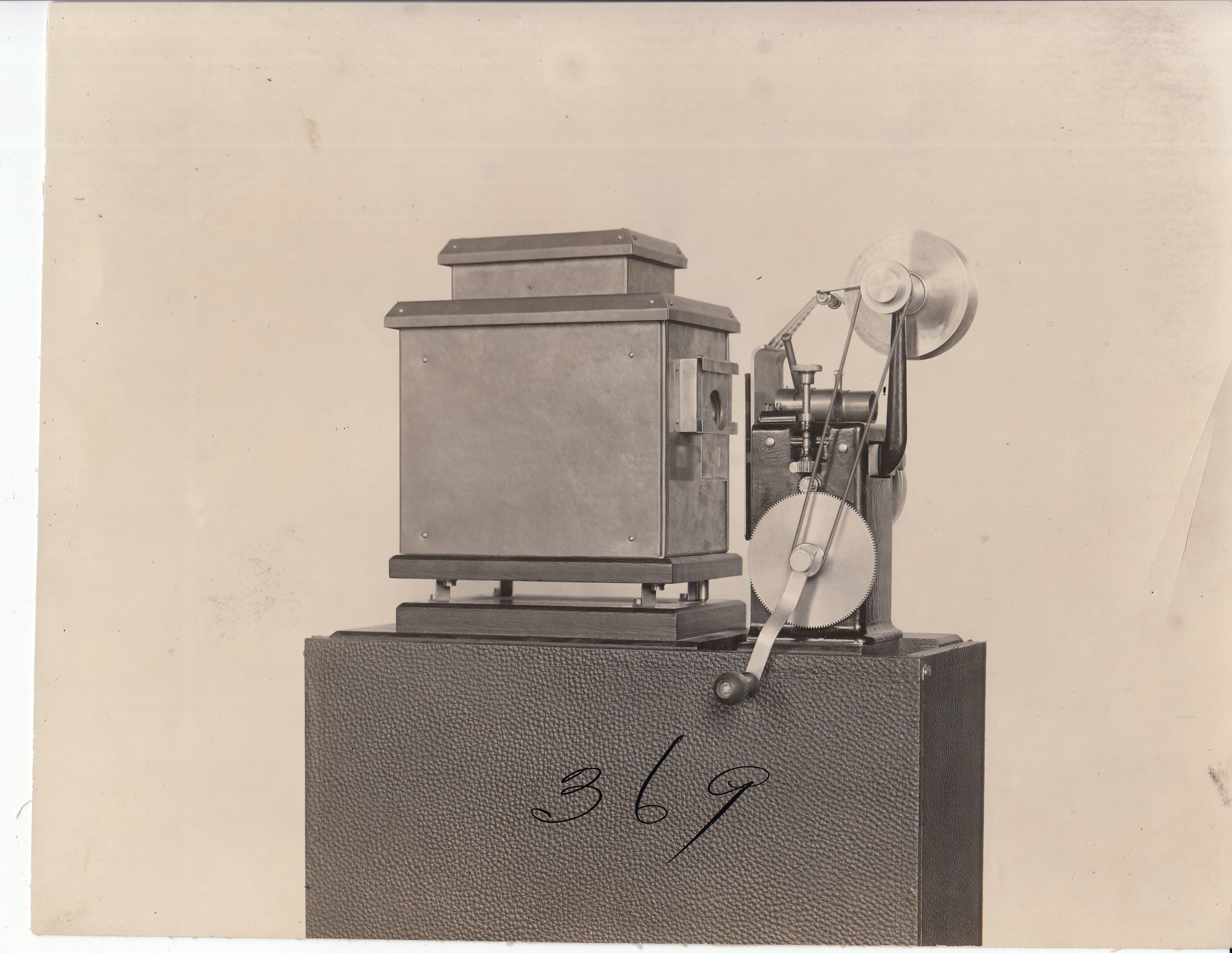 Edison home projecting kinetoscope.