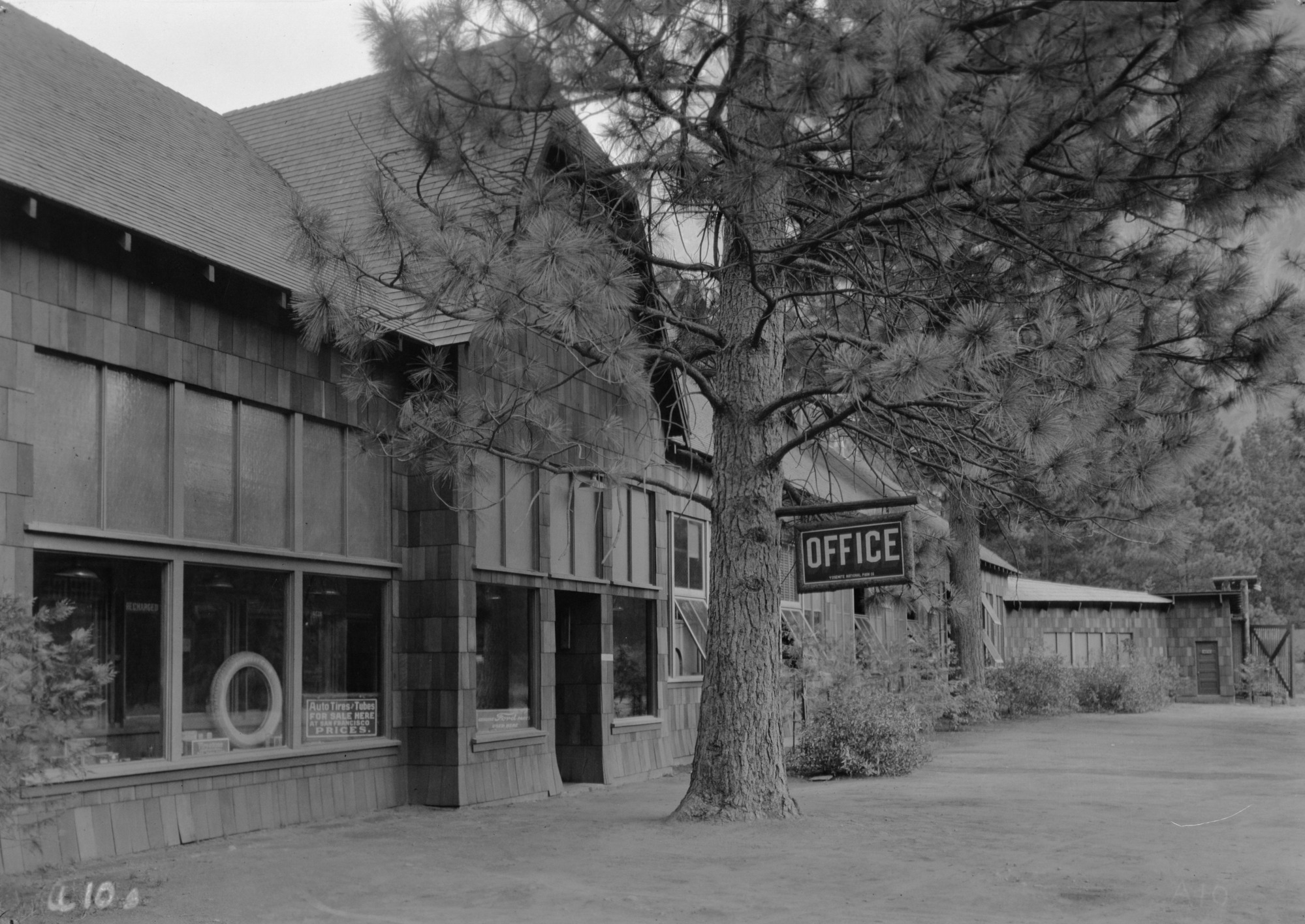 Y. P. & C. Co. Garage.