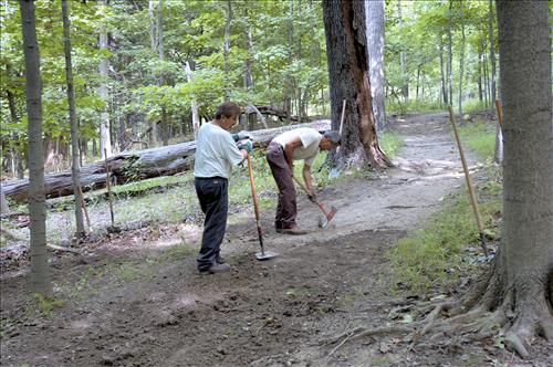 Volunteers repair trail in Cuyahoga Valley National Park
