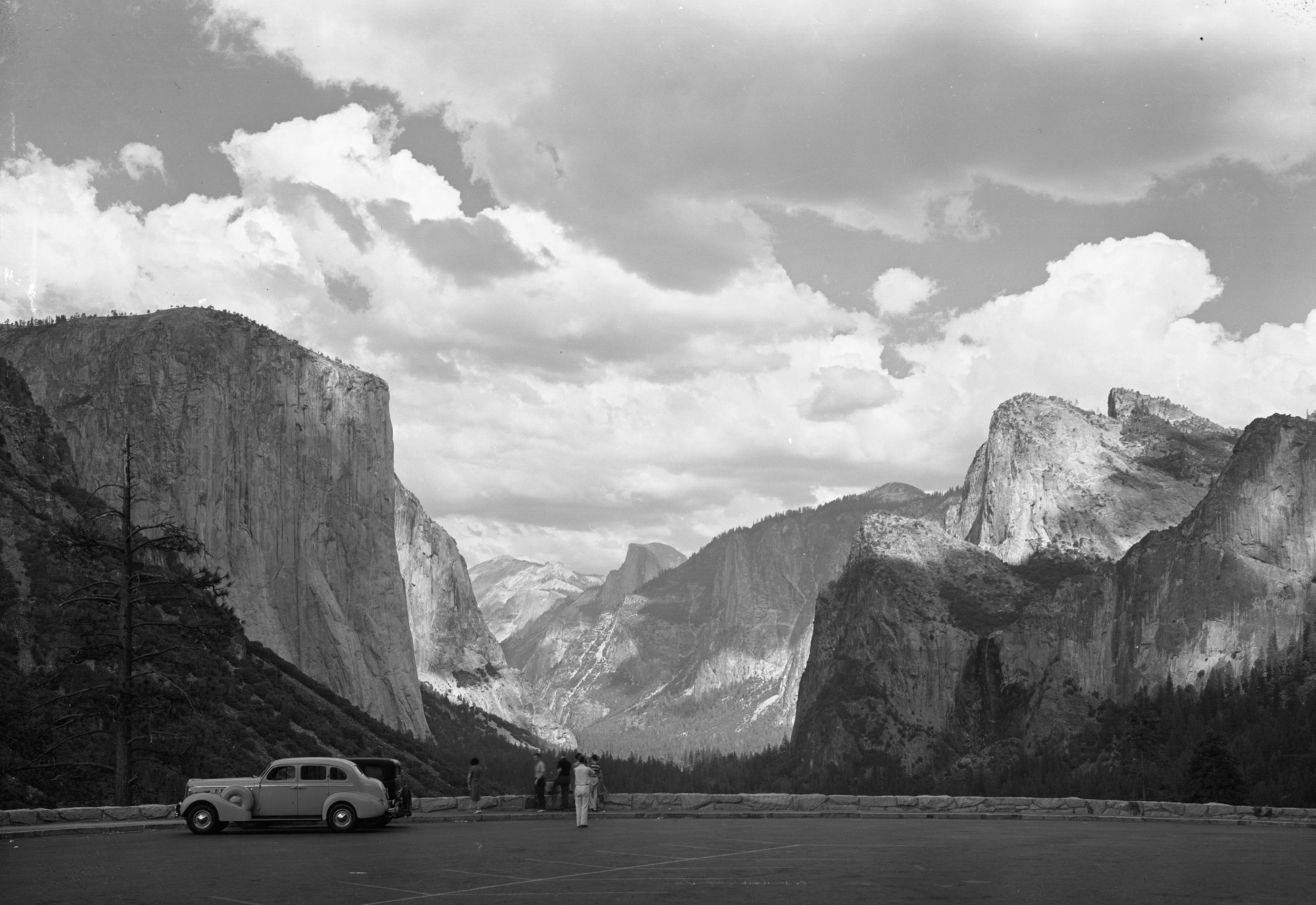 Wawona Road Tunnel parking area and valley.