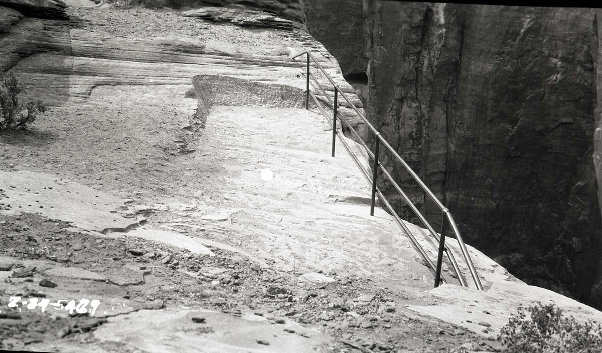 Guard rail, Canyon Overlook Trail, Great Arch Trail and Great Arch in Pine Creek Canyon.