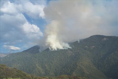 Smoke columns and smoke dispersal patterns from Tar Gap Prescribed Fire, Sequoia and Kings Canyon National Parks, fall 2002
