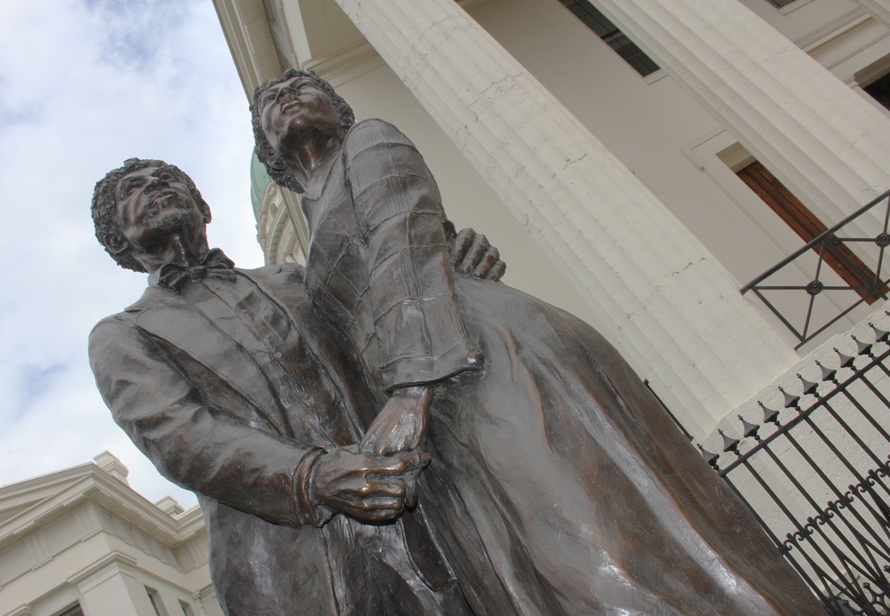 Dred and Harriet Scott Statue