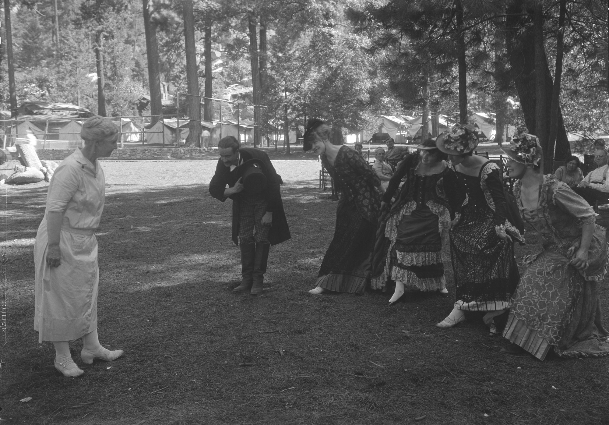 Mrs. Curry meets pageant players.