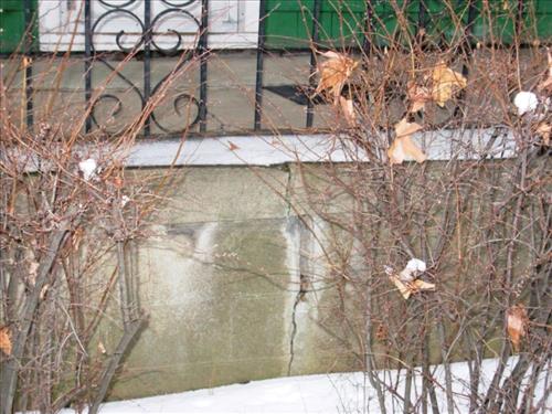 George Wallace House Foundation and Front Porch Cracks Harry S Truman NHS. These photos were taken to use as part of a PMIS request for funds to have the foundation and front porch replaced. 