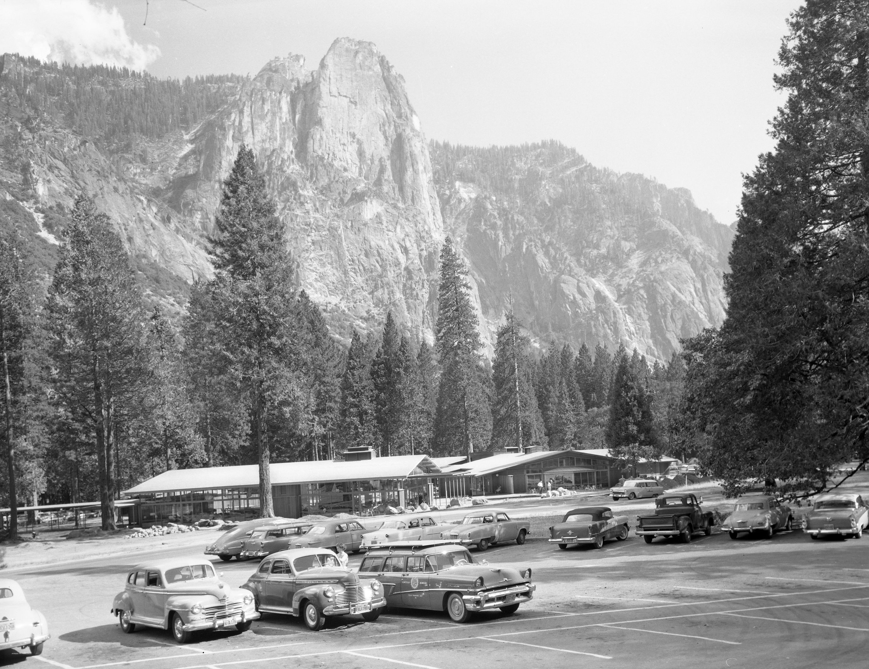 Gift shop & lounge buildings on the left. Sentinel Rock in background.
