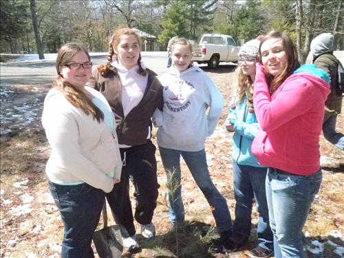 SLBE Benzie Central Earth Day 2011 Students Planting Trees