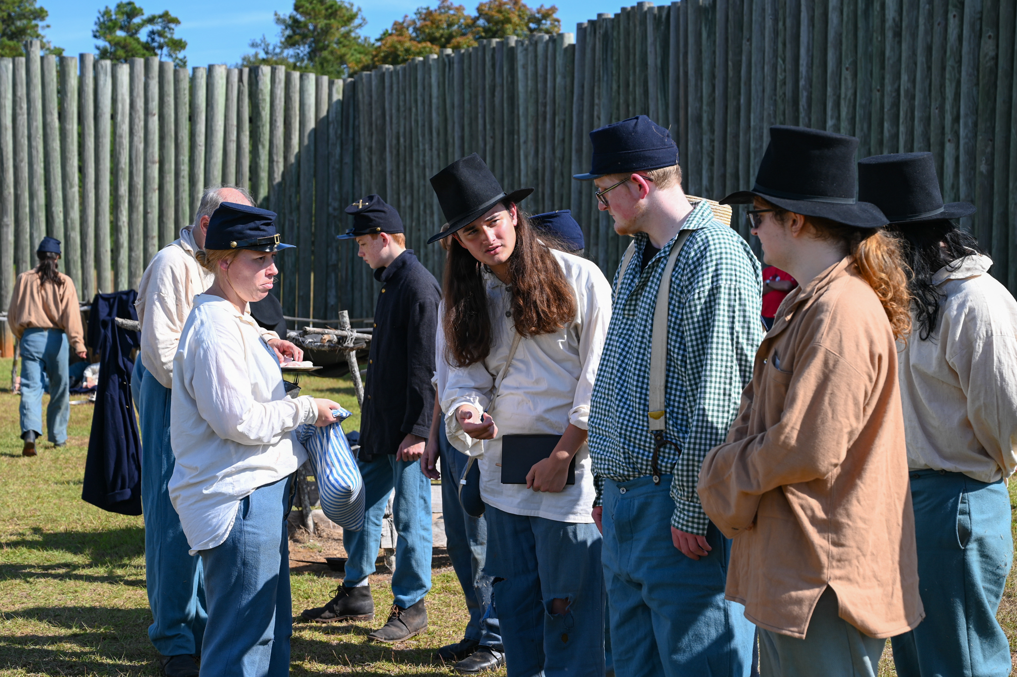 Union prisoners receiving rations.	