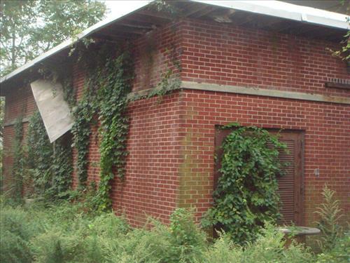 Deteriorated buildings 129, 130, 131, 132 at Floyd Bennett Field, Gateway NRA in 2013