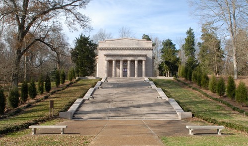 Photograph of the Memorial Building at Abraham Lincoln Birthplace NHS. The building was constructed between 1907-1911 from funds donated by private citizens.
