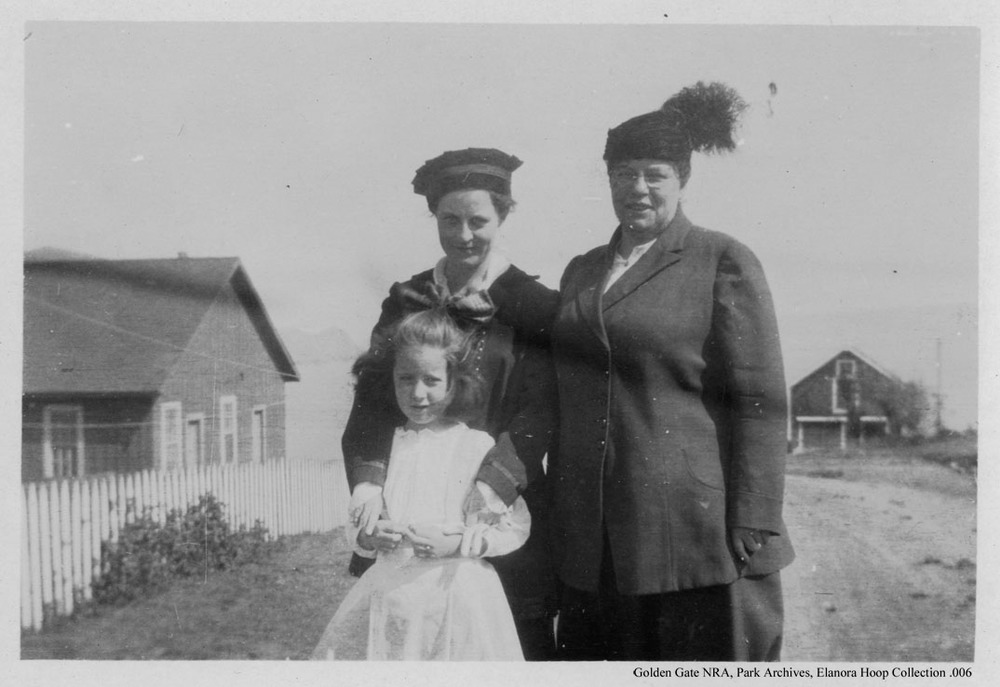 Elanora Hoop with her Mother and Teacher