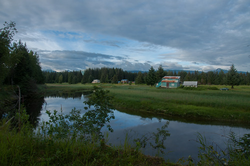 Homes along the Salmon River