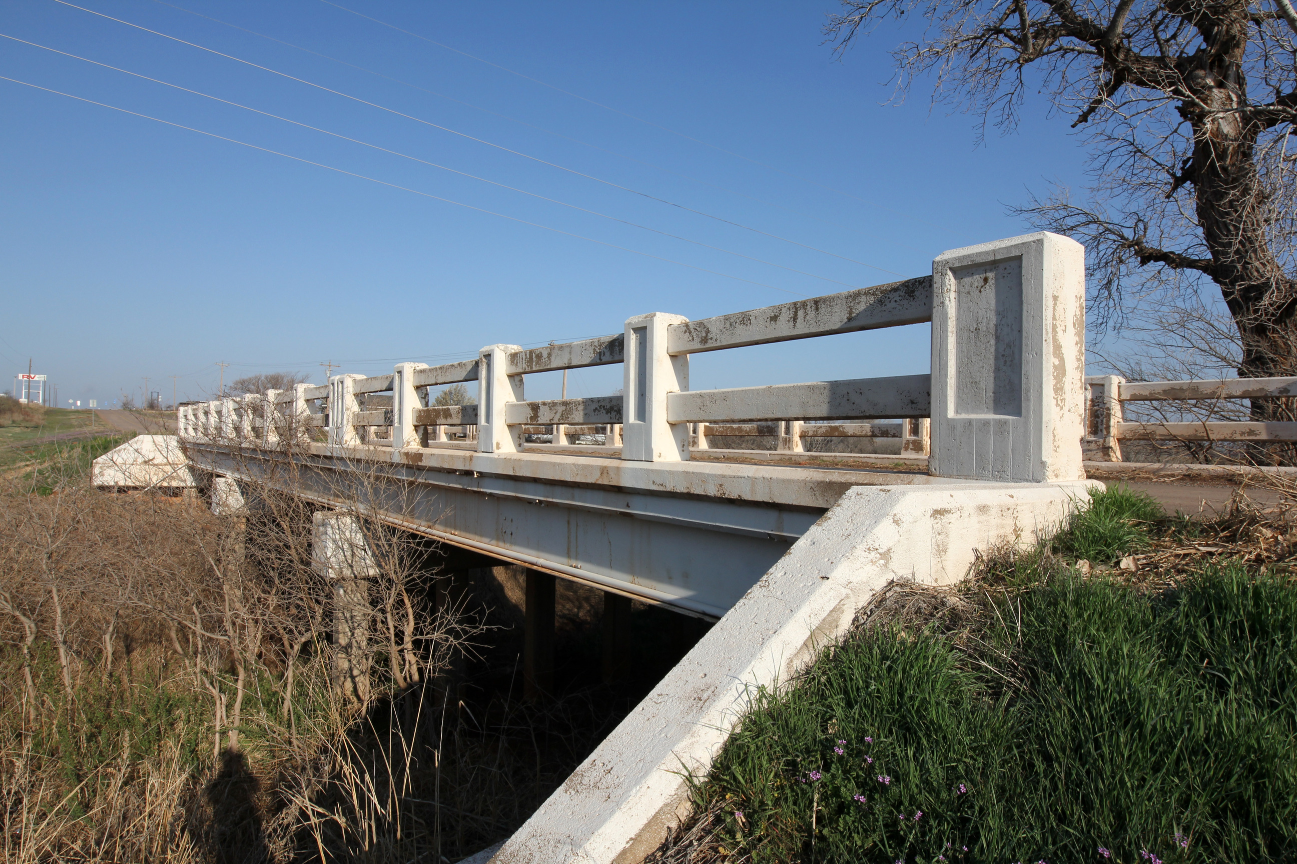 Steel Stringer .25 mi. E. of I-40 Exit 62 W. of Clinton.