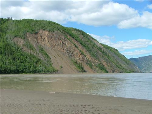 19 Yukon-Charley Rivers National Preserve Peregrine Falcon Survey July 2006