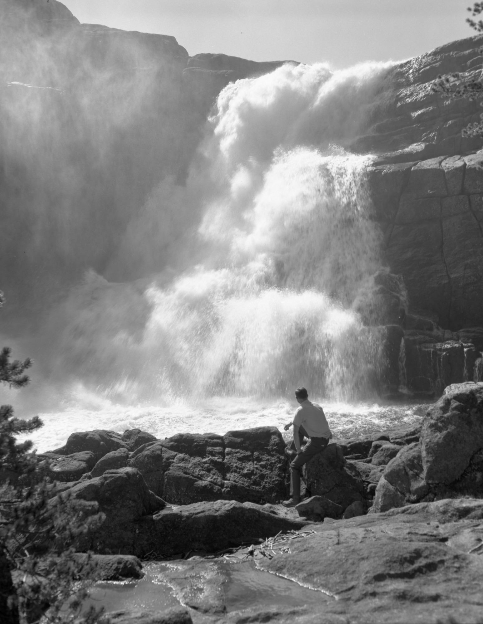 Below twin bridges enroute to Glen Aulin.