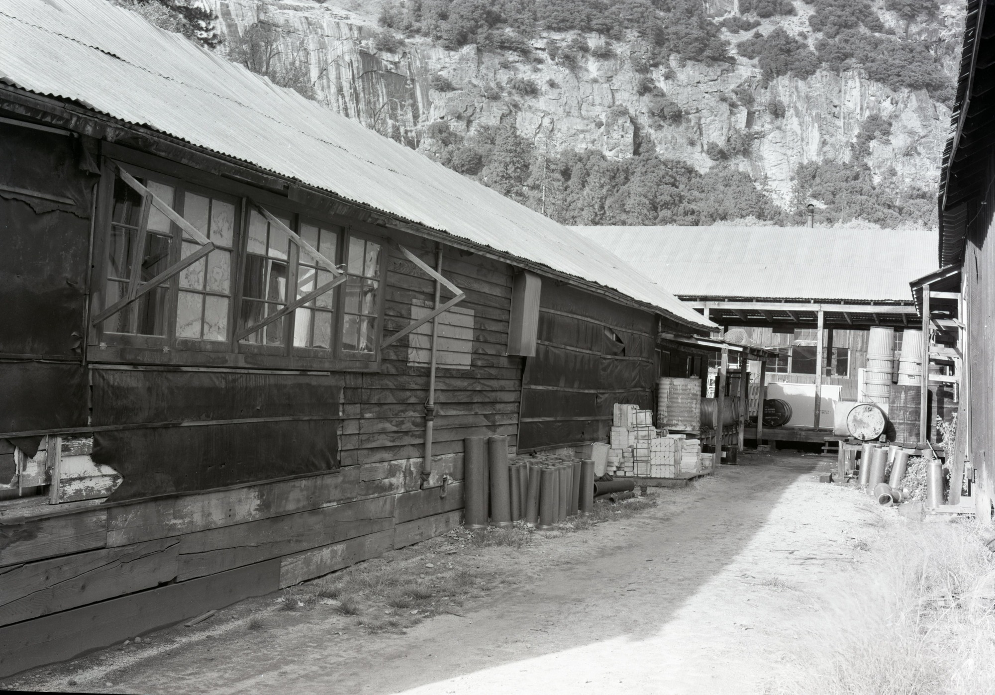 Front and rear of Y. P. C. Co. buildings Yosemite Lodge, Store, Warehouses. See Seps. in RL 979.447 Y-16C #31