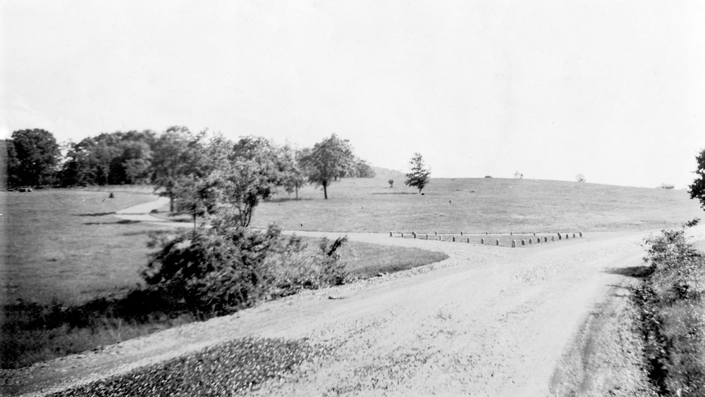 1935 photo of South River Picnic Grounds Entrance. Near MP 62.8.
