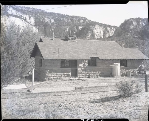 Old East Entrance residence, Building 31.