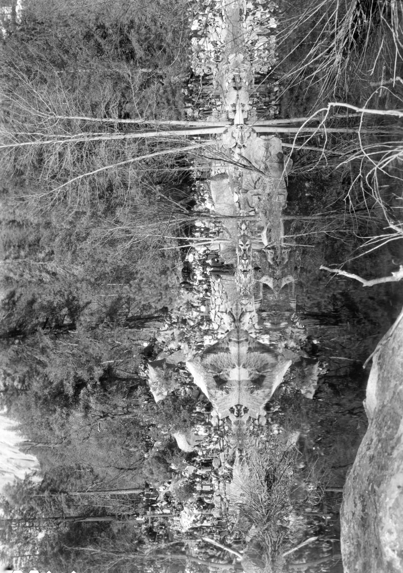 Crowd at Easter Sunrise service at Mirror Lake.