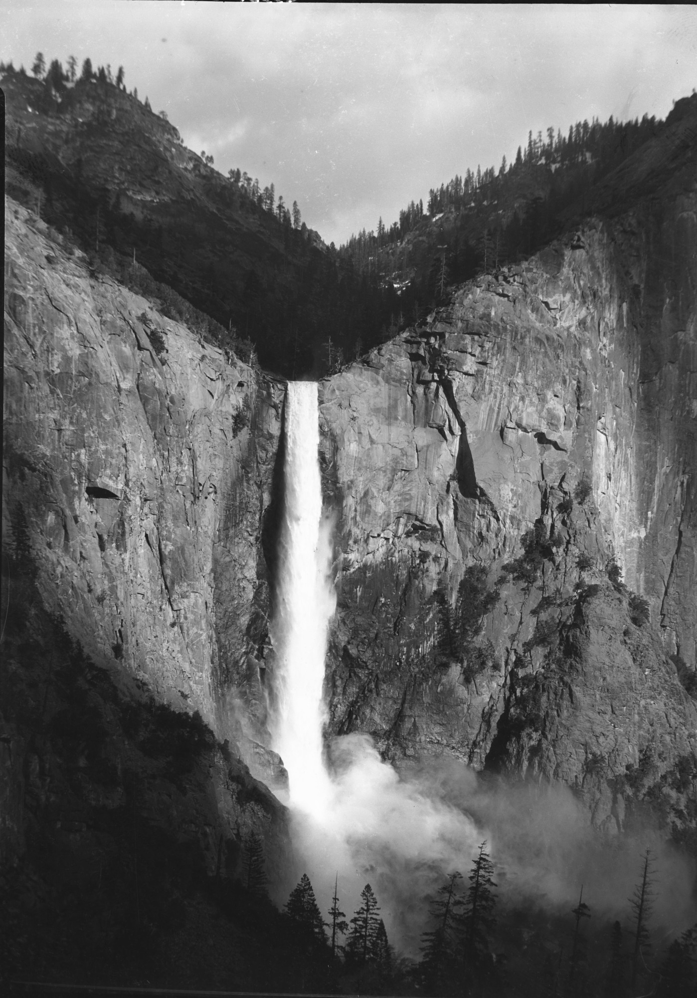 Bridalveil Fall from Big Oak Flat Rd (HWY 120).