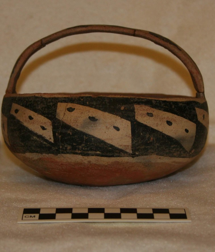 Gila polychrome handled bowl