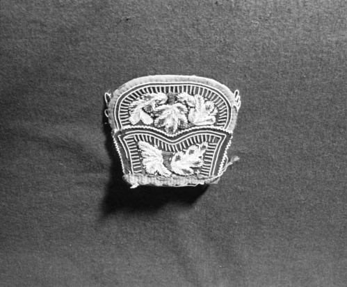 Marie Rozier Collection, Catalog No. 146. Object: Iroquois purse. Dimensions: 6-3/4 x 7". Materials: velvet, cotton cloth, glass beads in a variety of colors. Collection History: c. 1890s, purchased from Begger Roos. Photographed by Michael Dixon, December 1982. Catalogued by Craig Bates and Barbara Beroza. Yosemite Collections, National Park Service.