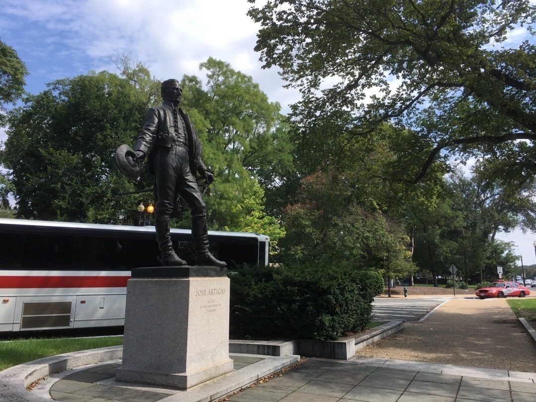 A statue of General Jose Gervasio Artigas holding a hat
