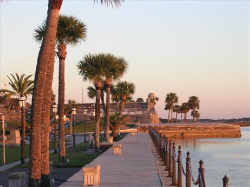 Promenade seawall at Castillo de San Marcos National Monument in January 2008