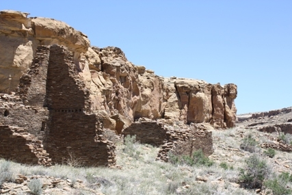 Hungo Pavi with the prehistoric staircases in the back