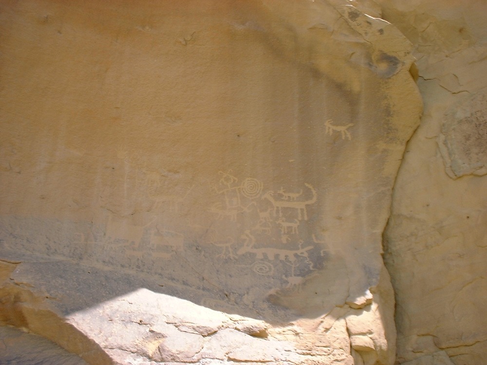 Petroglyphs behind Una Vida