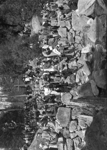 Crowd at Easter Sunrise service at Mirror Lake.
