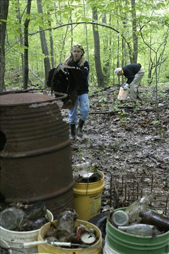 RiverDay trash clean up youth volunteers