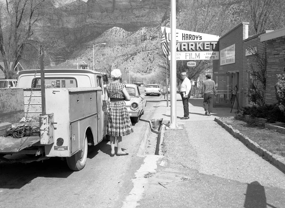 Irrigation ditches and walks for tort claim against government.