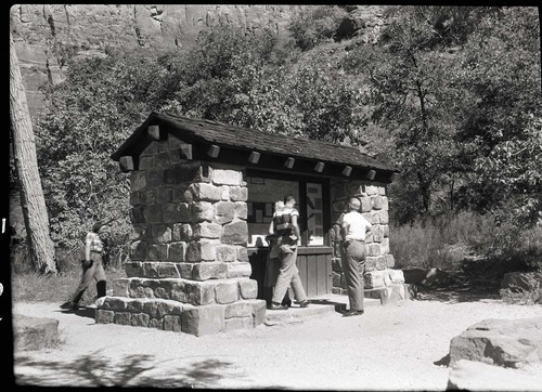 Wayside exhibit shelter, Temple of Sinawava.