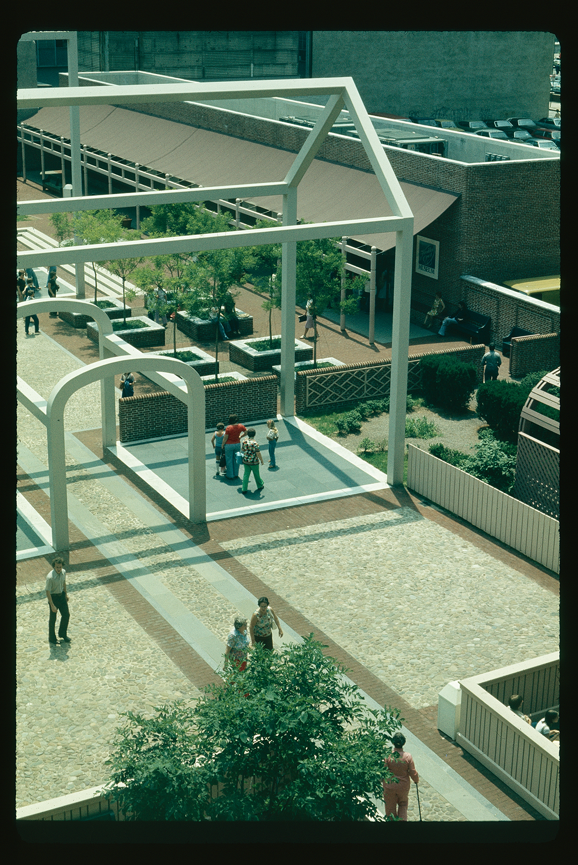 Franklin Court looking south