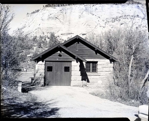 Old East Entrance residence, Building 31.