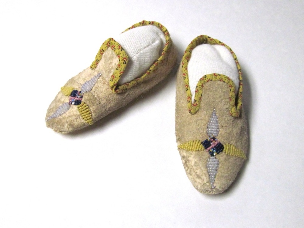 Moccasins with geometric design