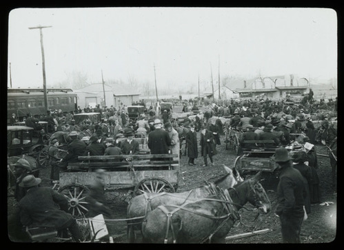 Crowd at the Hodgenville railroad depot.