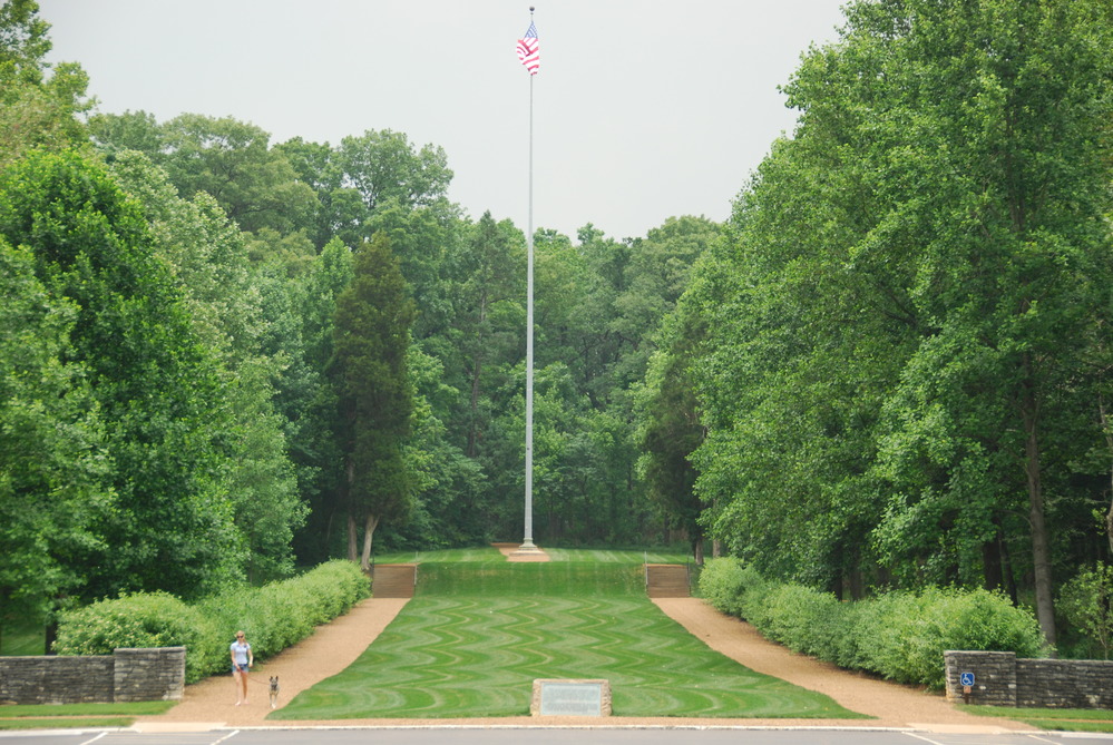 Allee at Lincoln Boyhood National Memorial