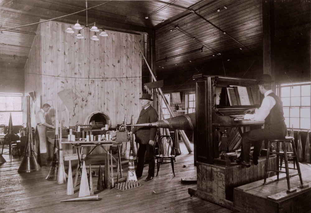 Theo Wangemann (center), phonograph recording in Edison Laboratory Music Room, circa May 1905, West Orange, New Jersey. NPS EDIS image 29-430-003-N01.