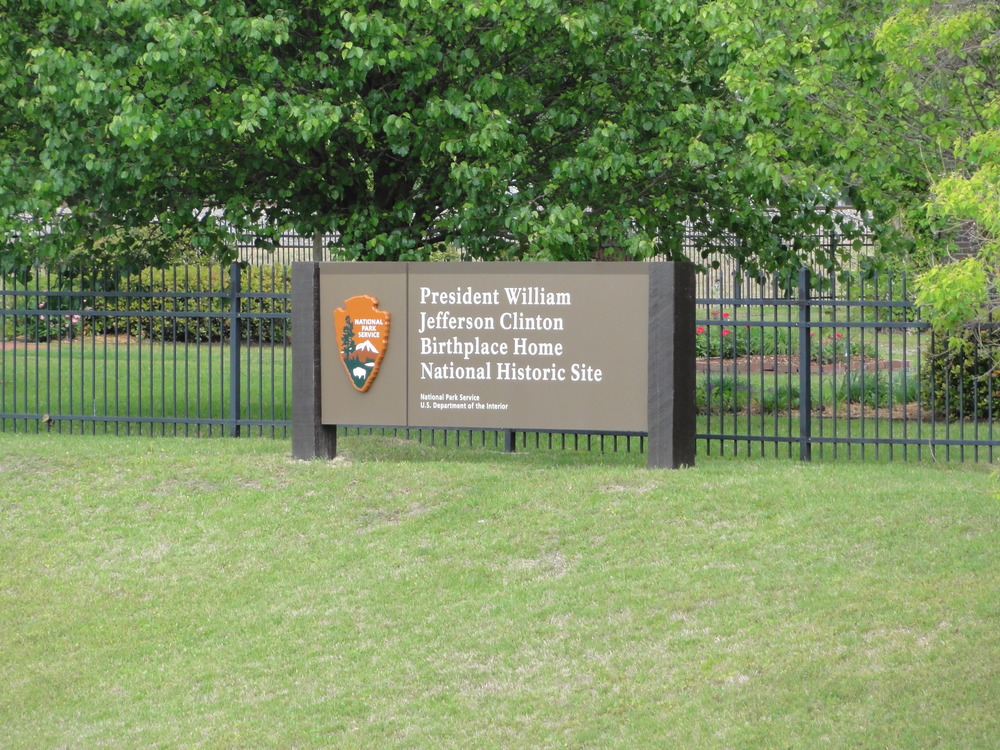 Park Identity Post and Panel Arrowhead on Sign Panel