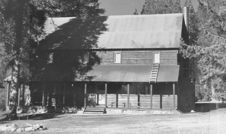 b/w white photo of rustic Drakesbad in 1952