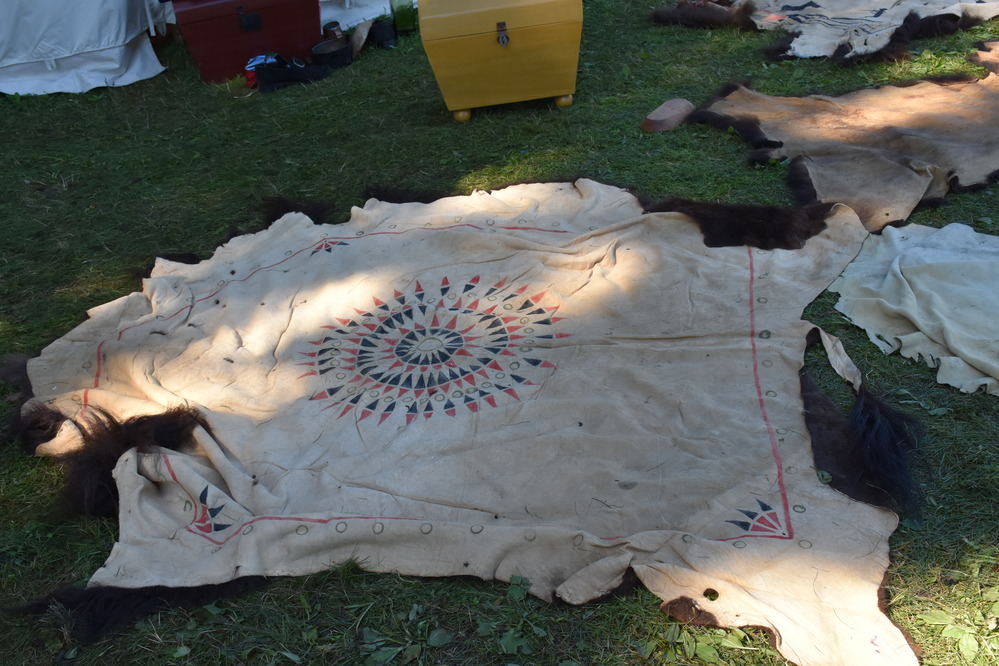 Bison hide with black and red triangles arranged in a circlular pattern.